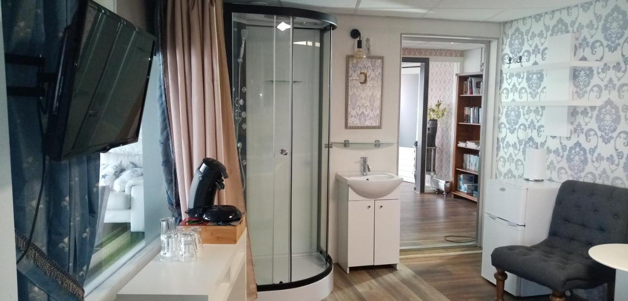 Earnewâld B&B Aan Het Water מראה חיצוני תמונה